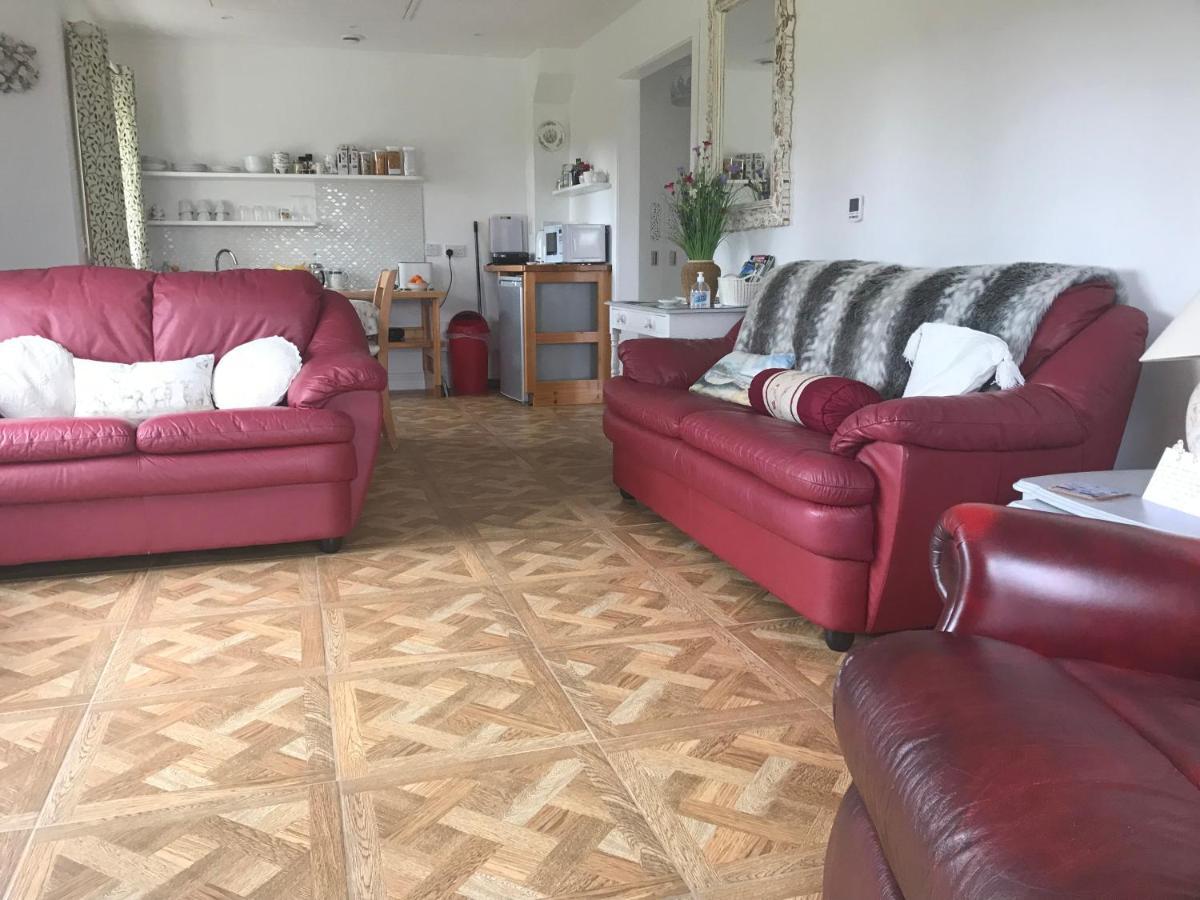 Pembrokeshire Fields Otel Haverfordwest Dış mekan fotoğraf