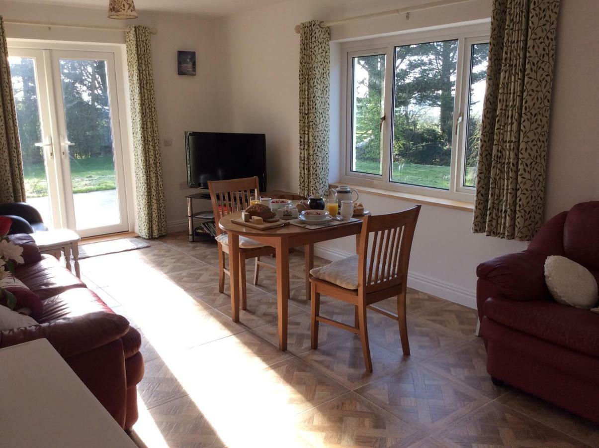 Pembrokeshire Fields Otel Haverfordwest Dış mekan fotoğraf